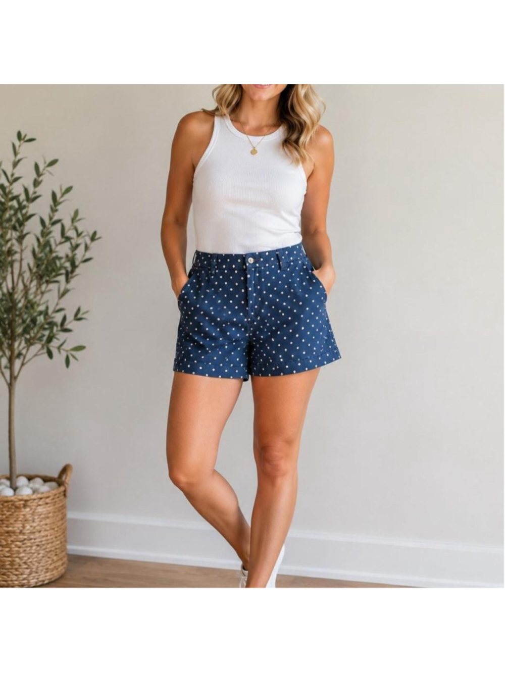 Denizen by Levi’s Navy Polka Dot Chino Shorts Women’s Size 4 W26 Preppy

* Waist